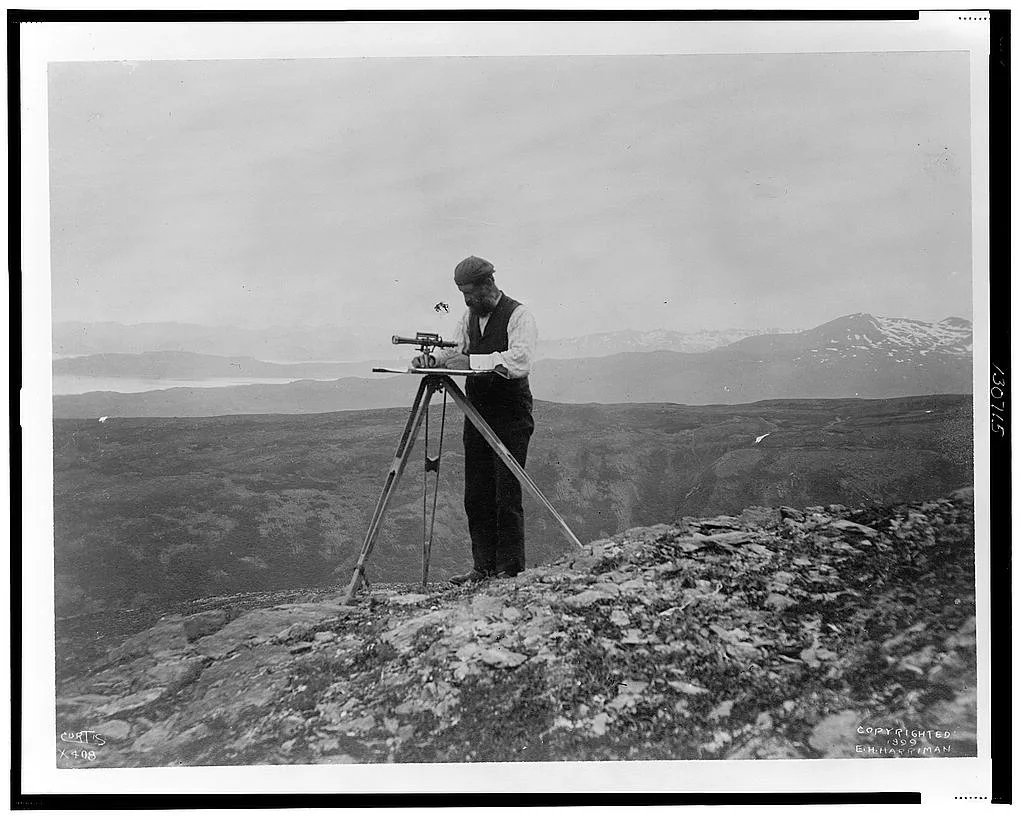 [Surveyor with a telescopic alidade in the mountains of Alaska, 1899]