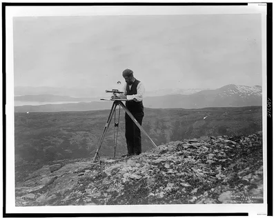 [Surveyor with a telescopic alidade in the mountains of Alaska, 1899]