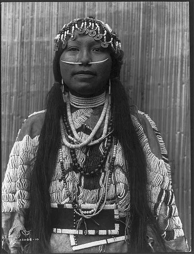 Wishham (i.e., Wishram) girl, 1910