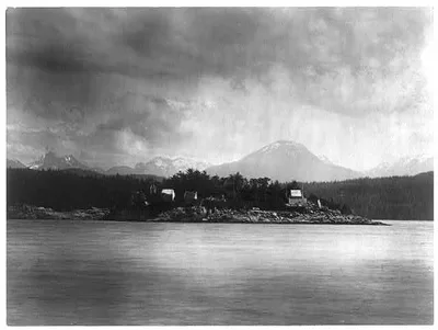 Mamalelekala cemetery on Village Island, British Columbia, 1914