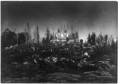 Mamalelekala chief's mortuary house, British Columbia, 1914