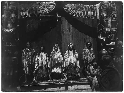 Photograph from 1914: A bridal group