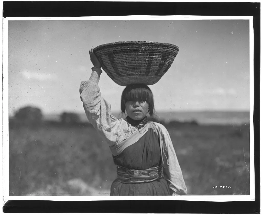 [From the threshing floor - San Juan], Subsistence Activities, 1905