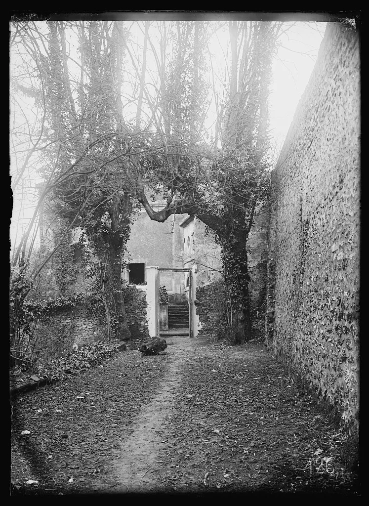 A corner of the property at Plessis-Piquet, near Robinson, in the…, France, Paris, 1918