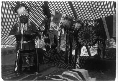 Mnainak, a Yakima chief, Washington, 1910