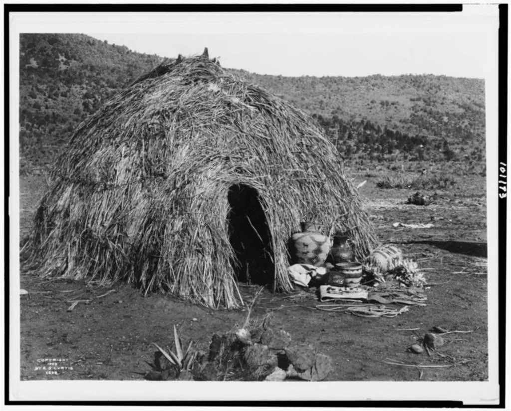 [Apache Wickiup(?)], 1903