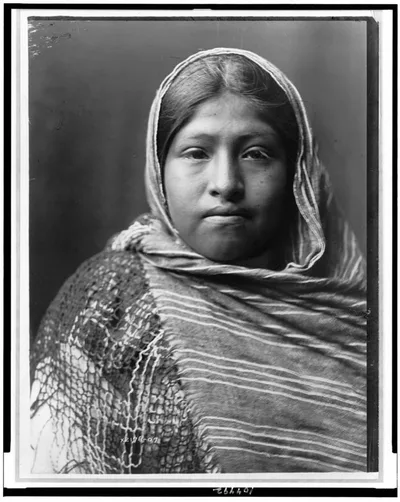 [Yaqui girl, head-and-shoulders portrait, facing front, with striped…, Arizona, 1907