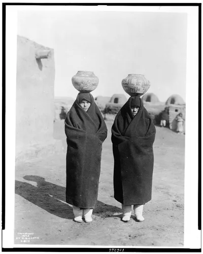 [Zuni water carriers], New Mexico, 1903