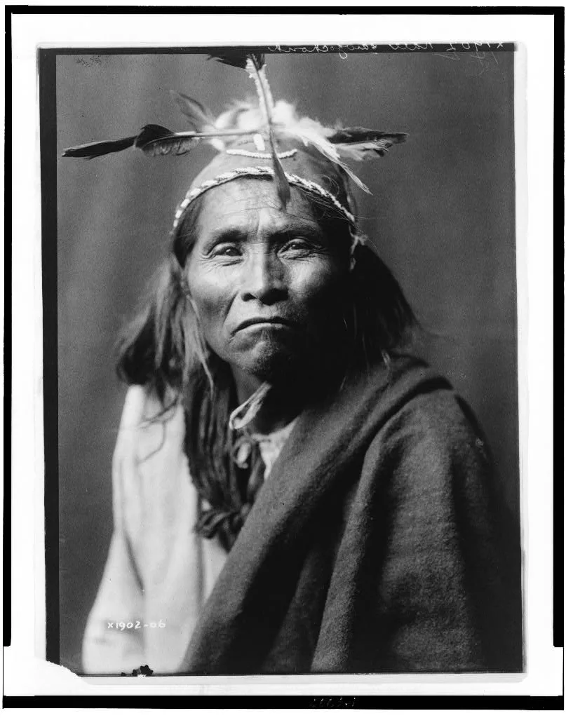 [Ndee Sangochonh, Apache Indian, half-length portrait, facing front], 1906
