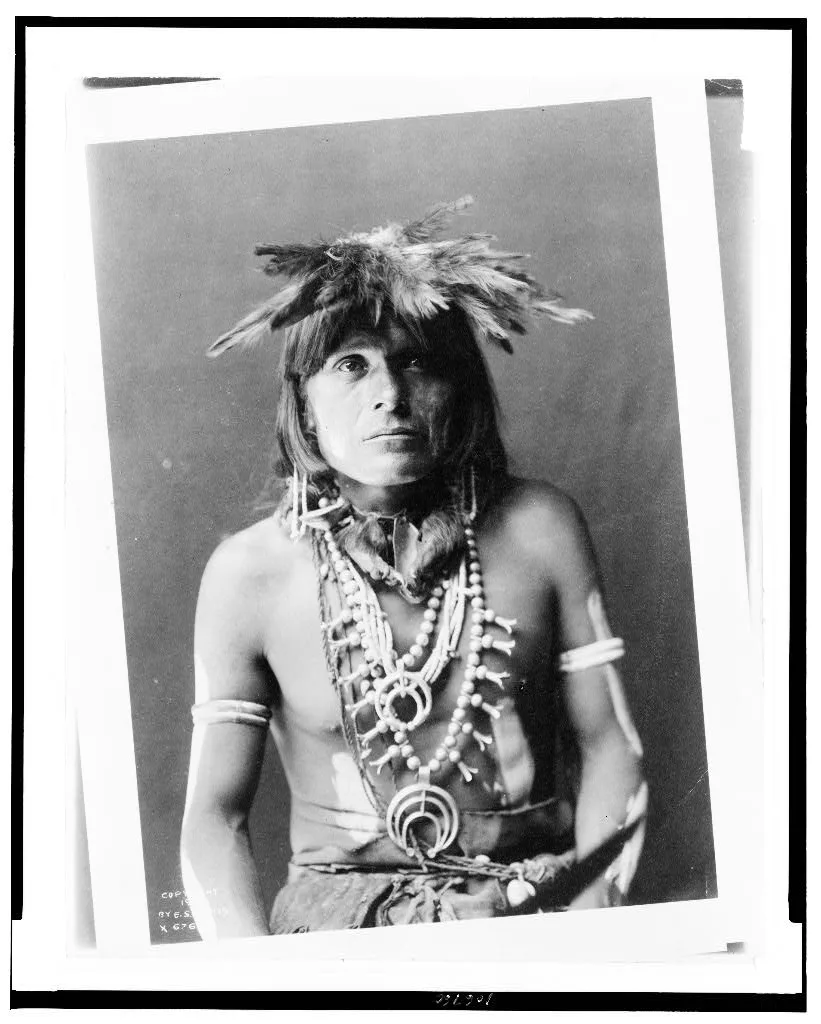 [Tev Gui, a Snake chief, half-length portrait, facing front, in…, 1900
