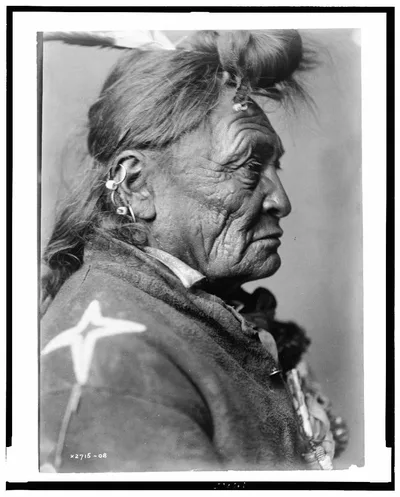 [Hoop On the Forehead, Crow Indian, Montana, head-and-shoulders…, 1908