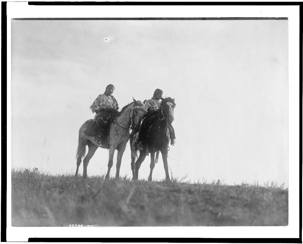 Ogalala[sic] girls, 1907