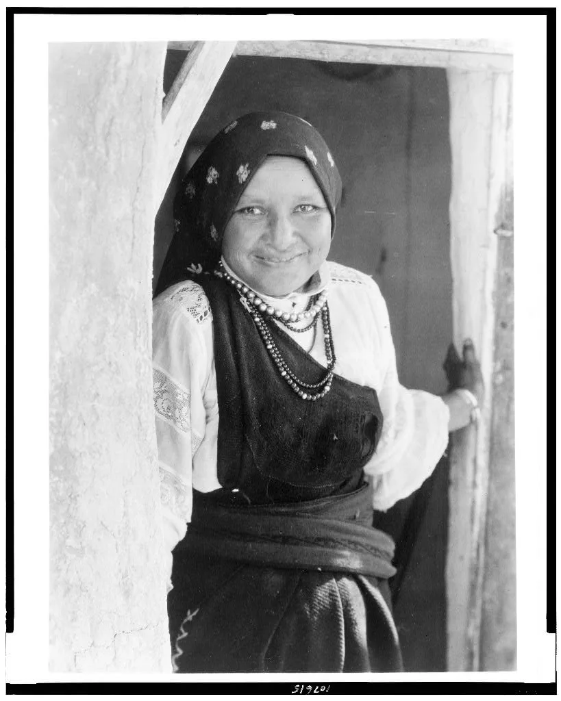 [An Isleta woman], Isleta, New Mexico, 1926