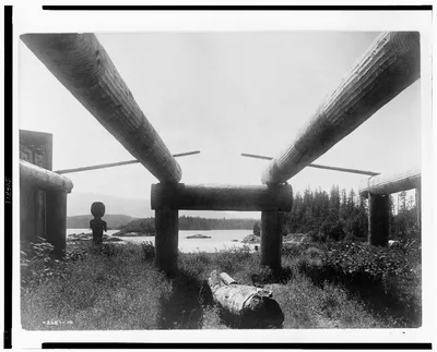 [Kwakiutl house-frame, Memkumlis], 1910