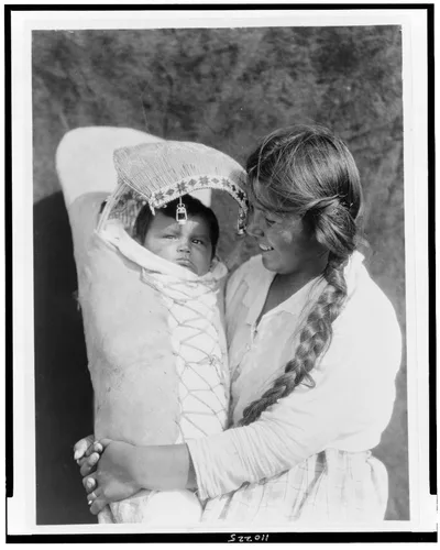 [Achomawi mother and child], California, 1923