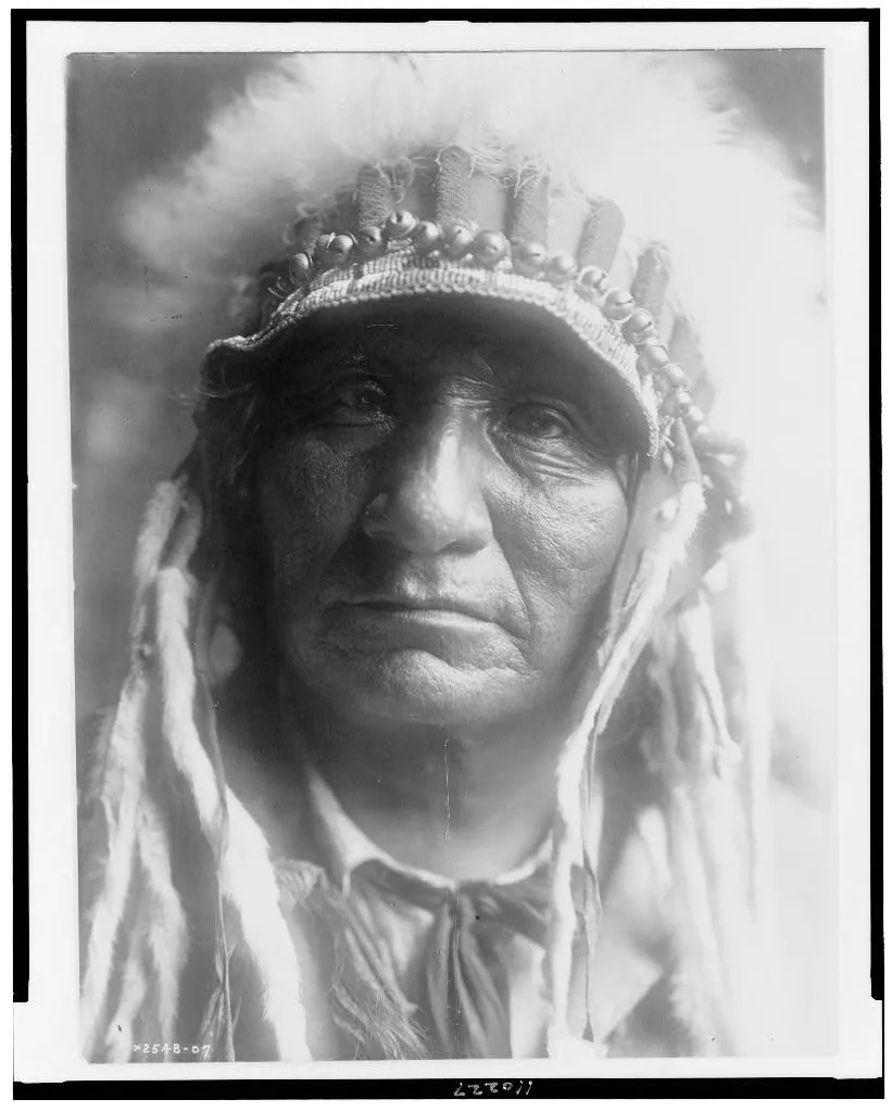 [Red Hawk (Che-tan Luta)--Oglala], 1907