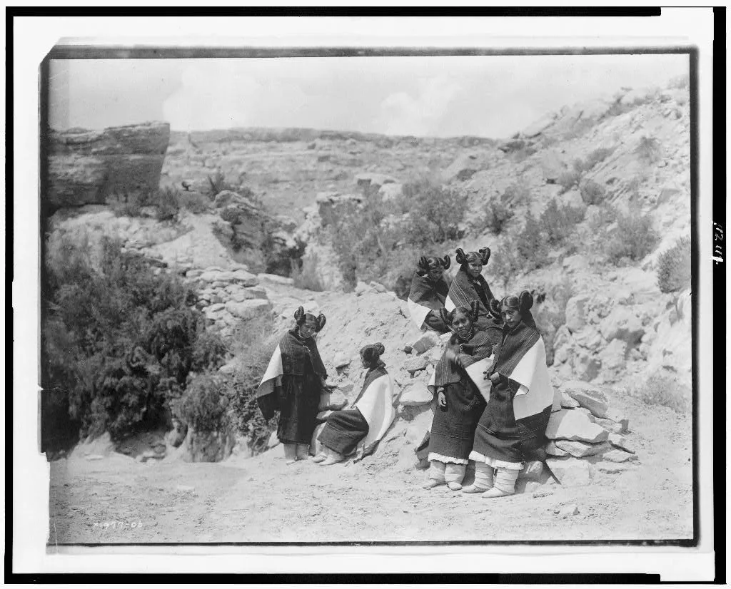 [East Mesa girls--Hopi], New Mexico, 1906