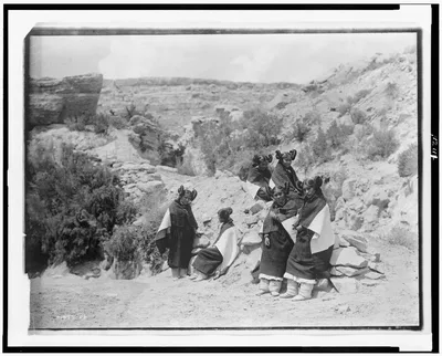 [East Mesa girls--Hopi], New Mexico, 1906