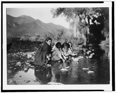 Taos children, Taos Pueblo, New Mexico, 1905