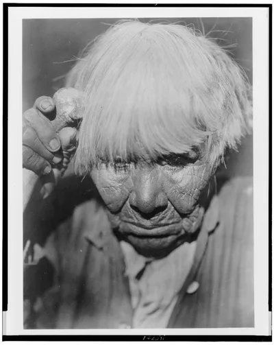 Old woman in mourning--Yuki, 1924