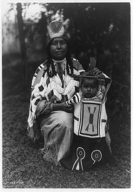 Cayuse mother and child, 1910
