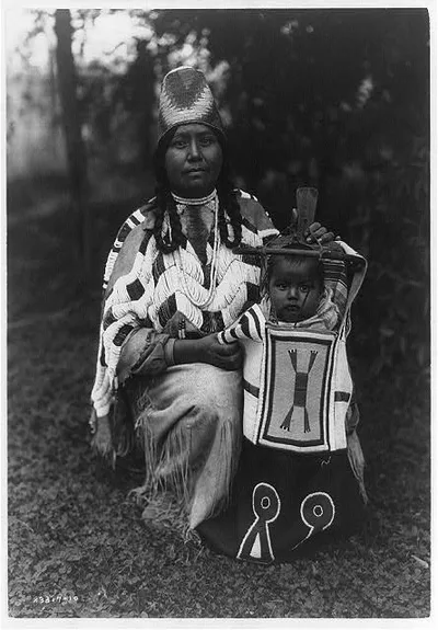 Cayuse mother and child, 1910