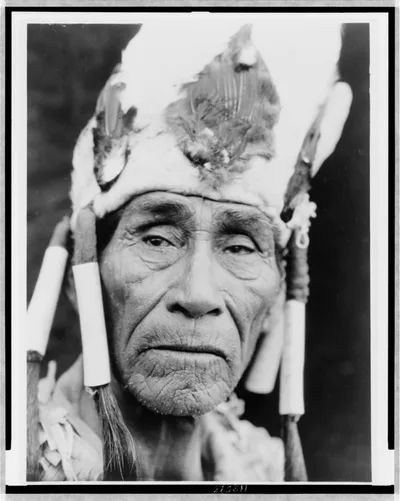 A Klamath head-dress, 1923