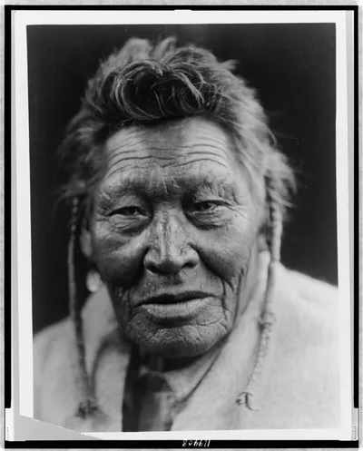 Tsaassi-Mis-salla ("Crow with Necklace")--Sarsi, 1927