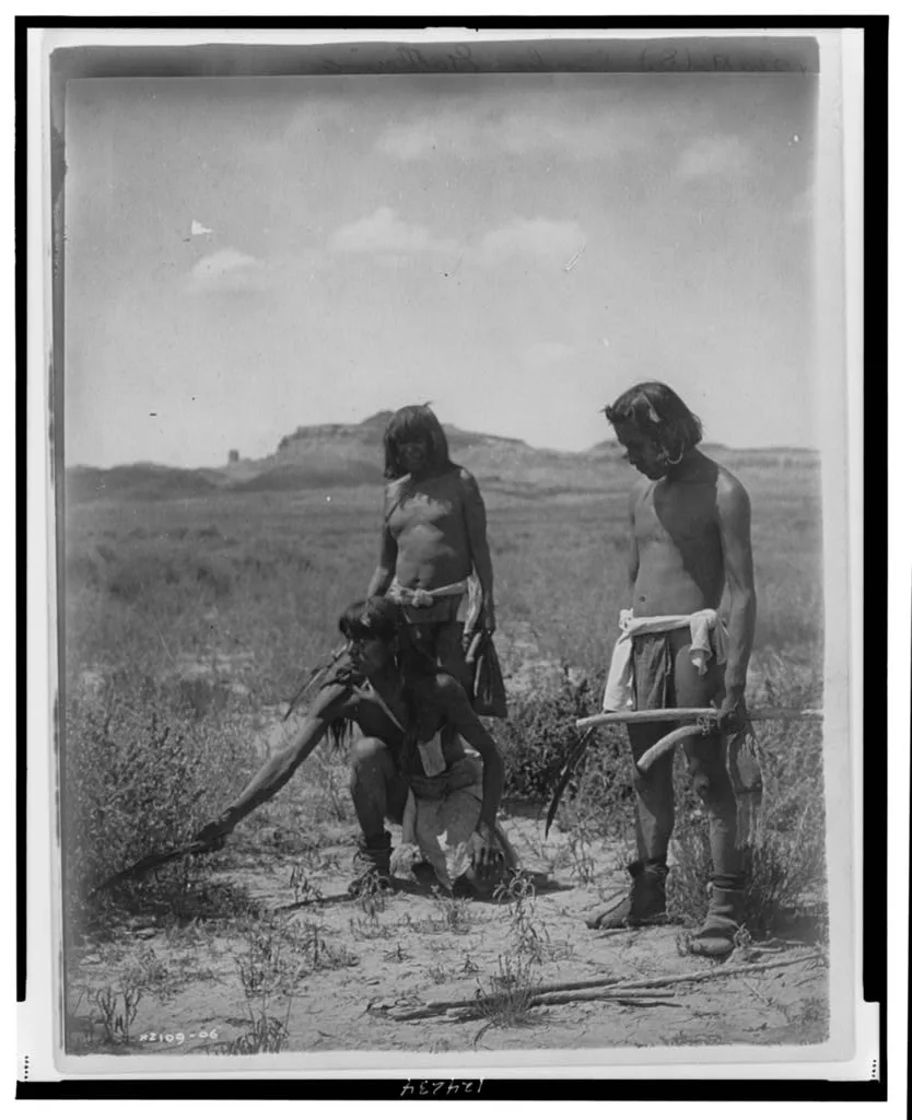 Me Sa Tawa catching snakes--Hopi, 1907